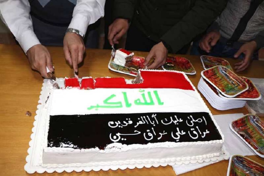 برش کیک جشن سالگرد پیروزی بر داعش در دانشگاه امام (ره)