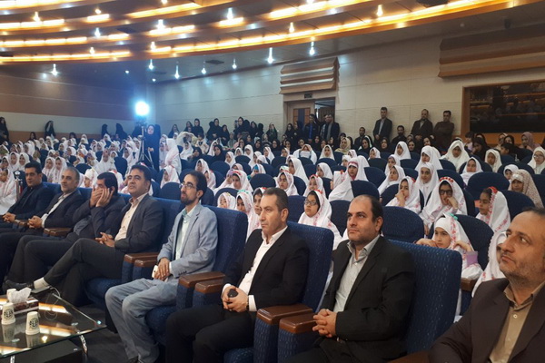 گزارش تصویری مراسم جشن عبادت دانش آموزان دختر در چمستان نور