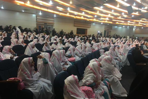 گزارش تصویری مراسم جشن عبادت دانش آموزان دختر در چمستان نور