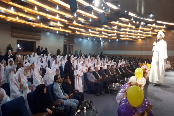 گزارش تصویری مراسم جشن عبادت دانش آموزان دختر در چمستان نور