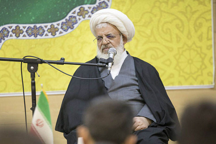 عبادت همراه با تفکر و تعقل باشد