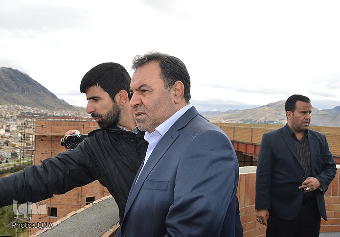 بازدید استاندار لرستان از روند ساخت مرکز فرهنگی دفاع مقدس لرستان