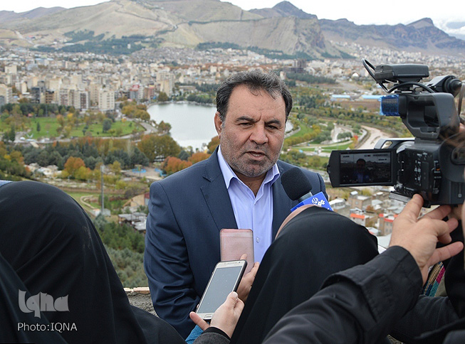 بازدید استاندار لرستان از روند ساخت مرکز فرهنگی دفاع مقدس لرستان