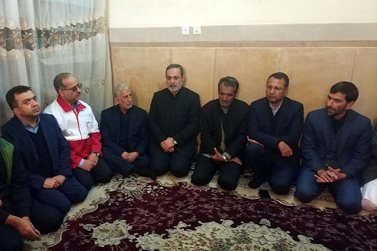 وزیر آموزشوپرورش از خانوادههای داغدیده حریق زاهدان دلجویی کرد وزیر آموزشوپرورش از خانوادههای داغدیده حریق زاهدان دلجویی کرد