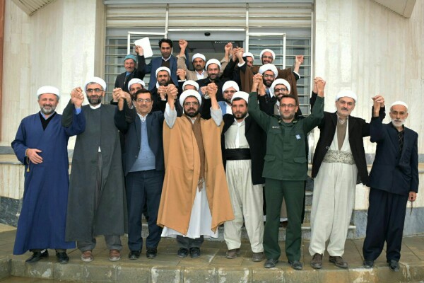 نشست جامع روحانیت شیعه و سنی بخش انزل برگزار شد نشست جامع روحانیت شیعه و سنی بخش انزل برگزار شد