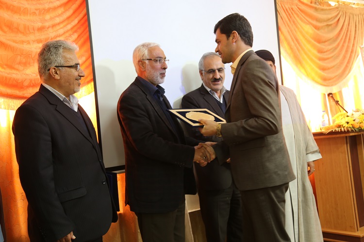 تکریم و معارفه رؤسای جهاددانشگاهی کهگیلویه و بویراحمد برگزار شد تکریم و معارفه رؤسای جهاددانشگاهی کهگیلویه و بویراحمد برگزار شد