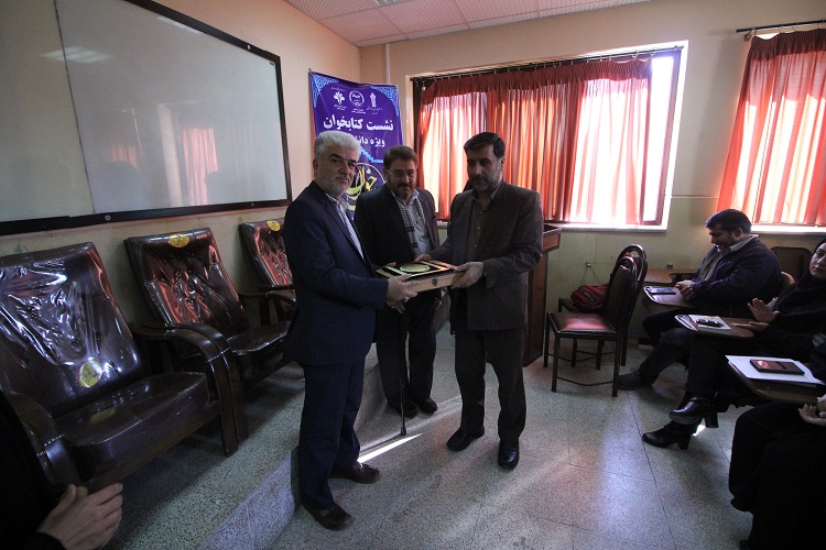 نشست کتابخوان با بررسی آثار &laquo;سردار حمید حسام&raquo; در جهاد دانشگاهی همدان برگزار شد