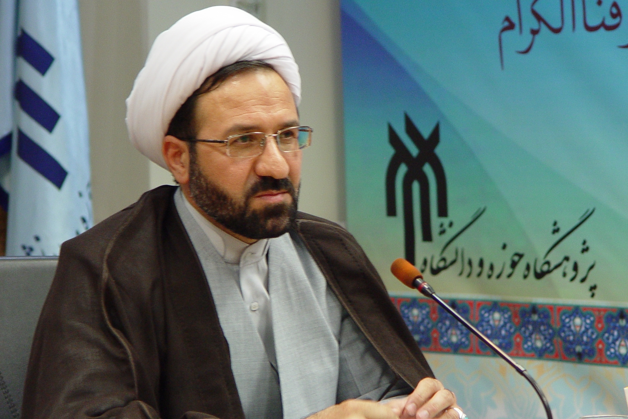 علمای شیعه و سنی جلوی تفاسیر بی‌ضابطه از دین را بگیرند