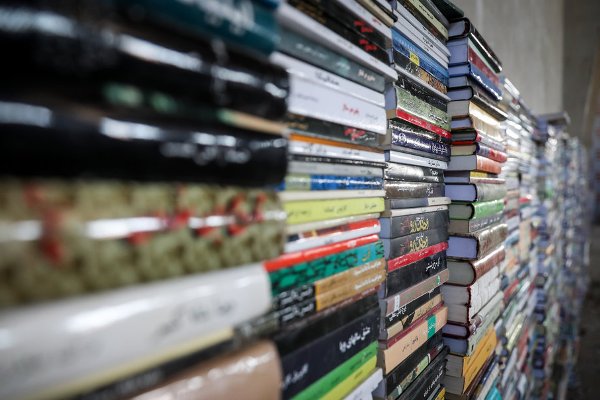 10 فروردین**** ارائه بیش از ۳۰ اثر جدید &laquo;قدر ولایت&raquo; در نمایشگاه کتاب