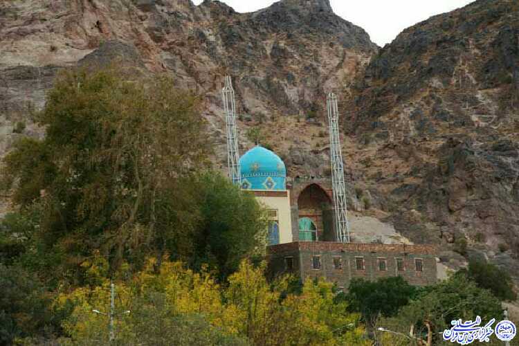 دلربایی گنبد فیروزه&zwnj;ای در دل کوه/ امامزاده شاه سلیمان علی(ع)؛ مأمن زائران در روزهای گرم