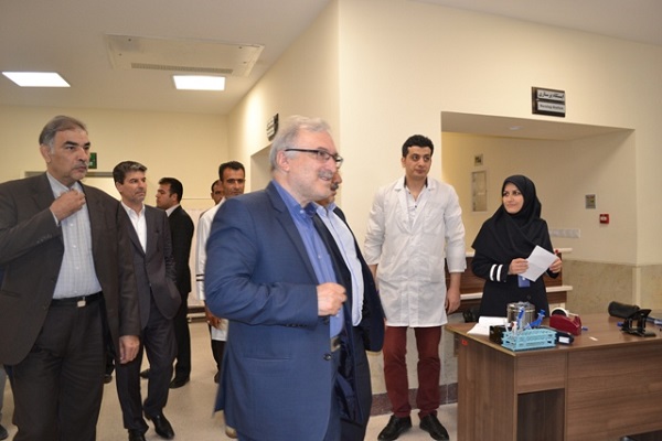 بازدید وزیر بهداشت از پایگاه جاده&zwnj;ای اورژانس استان قم