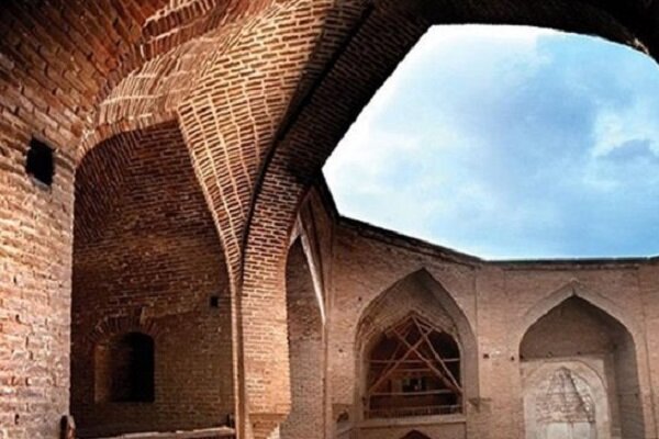 تنها مسجد روباز كشور؛ متعلق به دوره ایلخانی در خوی تنها مسجد روباز كشور؛ متعلق به دوره ایلخانی در خوی