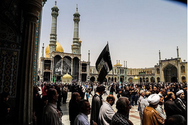 حرکت دسته عزای خادمان حرم بانوی کرامت در سوگ امام کاظم(ع)