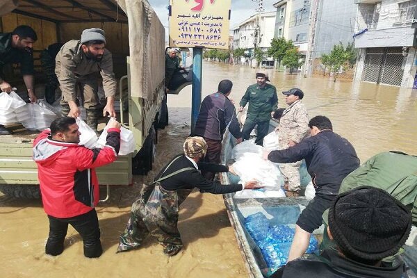 ملت ایران از مسئولین جلوتر هستند/کمک بیش از 400 میلیون تومان شهروند قمی برای سیل&zwnj;زدگان&nbsp;