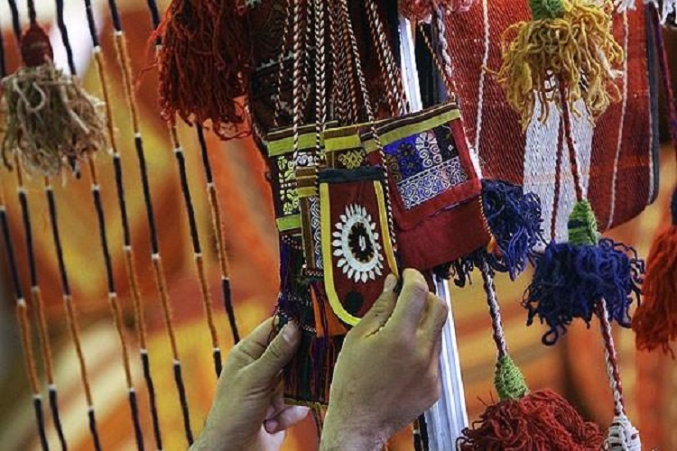 برپایی ۸۰ غرفه صنایع دستی در ورودی شهرهای کهگیلویه و بویراحمد برپایی ۸۰ غرفه صنایع دستی در ورودی شهرهای کهگیلویه و بویراحمد