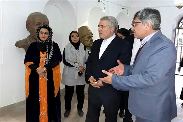 بازدید رئیس سازمان میراث فرهنگی از قرآن تاریخی نگل + عکس بازدید رئیس سازمان میراث فرهنگی از قرآن تاریخی نگل + عکس