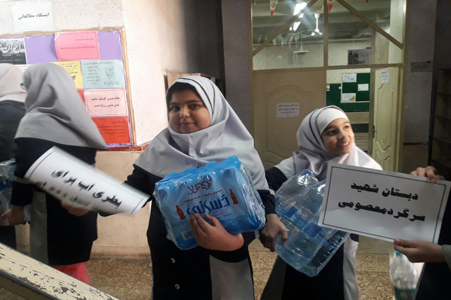 معلمان و دانش&zwnj;آموزان قزوینی به یاری سیل&zwnj;زدگان شتافتند