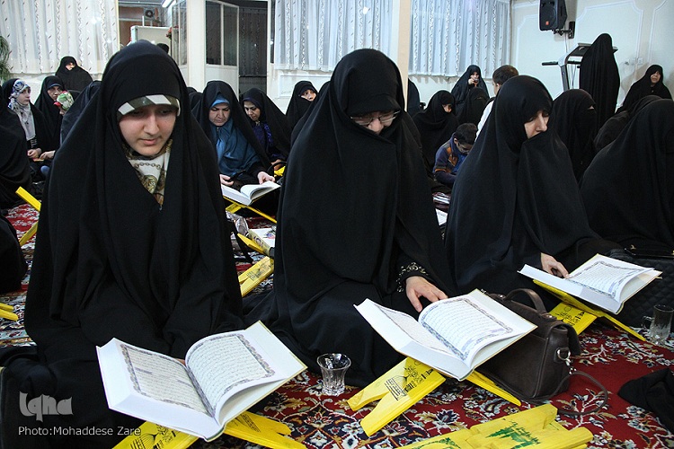 برپایی محفل قرآنی با حضور و تلاوت داوران بین&zwnj;المللی در رواق حضرت زهرا(س)