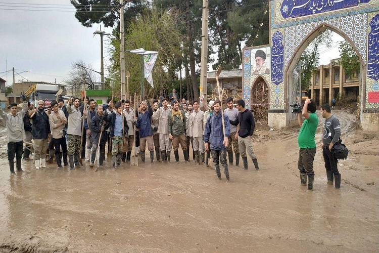 اعزام گروه&zwnj;های جهادی دانشجویان همدانی به مناطق سیل&zwnj;زده