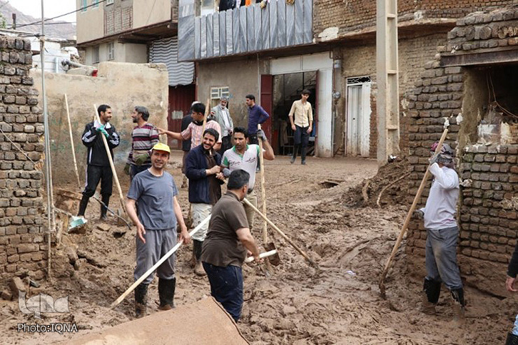 اعزام گروه جهادی شاعران و نویسندگان به مناطق سیل&zwnj;زده لرستان