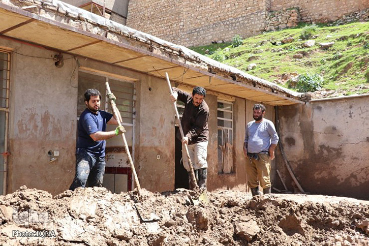 اعزام گروه جهادی شاعران و نویسندگان به مناطق سیل&zwnj;زده لرستان