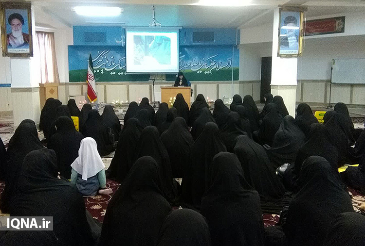تجمع طلاب مدرسه علمیه زینب یزد در حمایت از سپاه