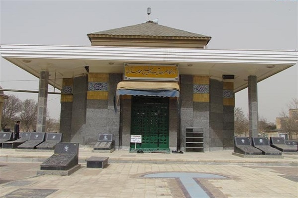 پرده&zwnj;برداری از ضریح جدید آیت&zwnj;الله بهاری در نیمه&zwnj;شعبان