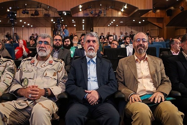 تجلیل از برگزیدگان هنر انقلاب/  حاتمی‌کیا چهره برتر هنر انقلاب شد