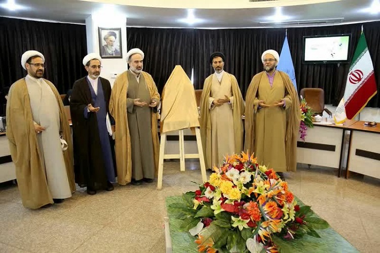 دایره&zwnj;المعارف شیعه در قم رونمایی شد/ مسیر دشوار تولید آثار برای کودکان