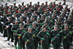 ⁨رژه نیروهای مسلح به مناسبت روز ارتش در قزوین⁩