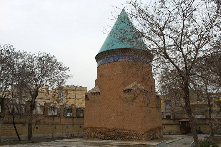 آرامگاه بزرگان قزوین از حمدلله مستوفی تا اویس قرنی