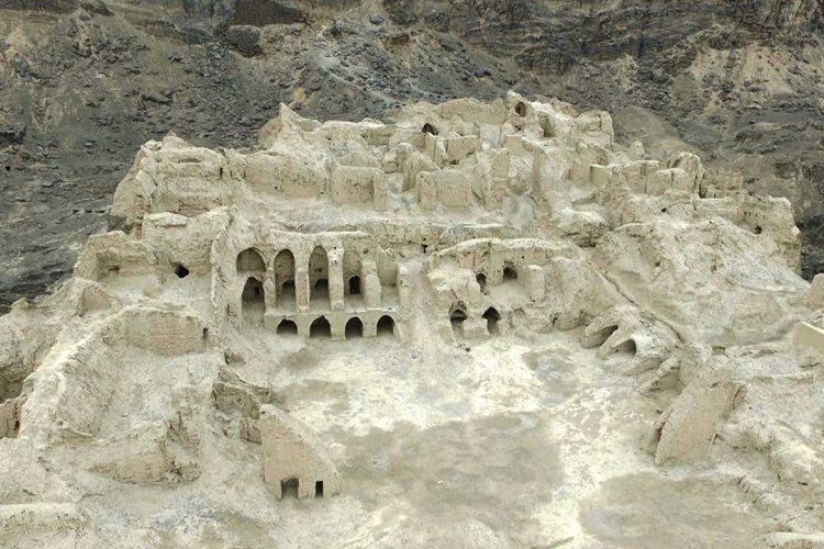 گشتوگذار نوروزی در دارالولایه سیستان گشتوگذار نوروزی در دارالولایه سیستان