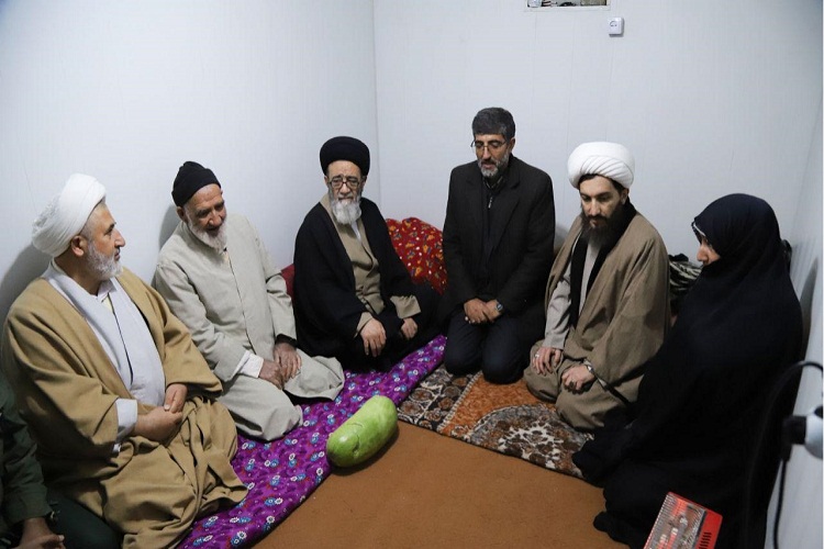 دیدار شب یلدای امام جمعه تبریز با زلزله&zwnj;زدگان میانه
