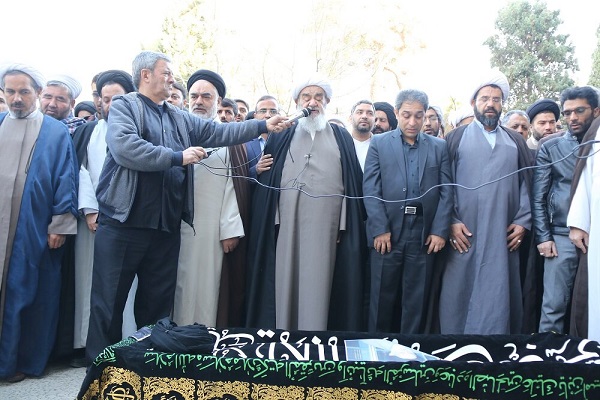 پیکر آیتالله حاج سیدحسن مهاجر تشییع و به خاک سپرده شد پیکر آیتالله حاج سیدحسن مهاجر تشییع و به خاک سپرده شد