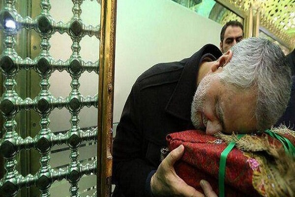وداع با پیکر سردار سلیمانی در حرم رضوی