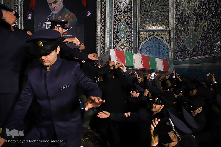 طواف پیکر شهدای مقاومت در روضه منوره حرم رضوی