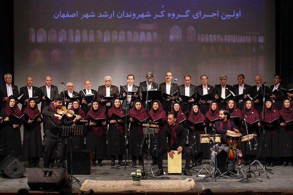هدف گروه آوای نصف جهان، تکریم و توانمندسازی سالمندان است