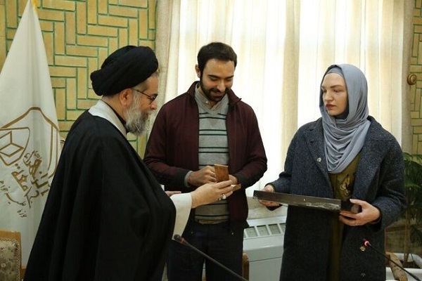 تشرف بانوی روسی به دین اسلام در جامعه&zwnj;الزهرا(س) قم