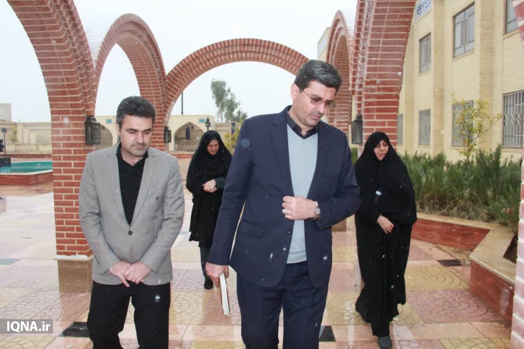 بازدید فرماندار یزد از مؤسسه آموزش عالی حوزوی امام حسین(ع) یزد