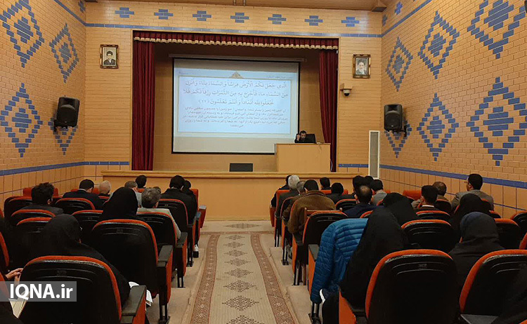 سومین جلسه «تفسیر ترتیبی قرآن» ویژه حفاظ یزدی سومین جلسه «تفسیر ترتیبی قرآن» ویژه حفاظ یزدی