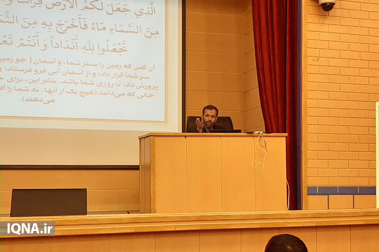 سومین جلسه «تفسیر ترتیبی قرآن» ویژه حفاظ یزدی سومین جلسه «تفسیر ترتیبی قرآن» ویژه حفاظ یزدی