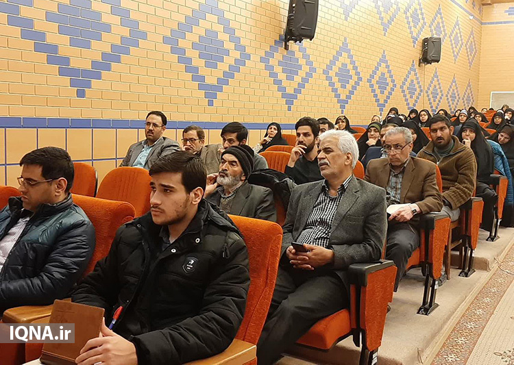 سومین جلسه «تفسیر ترتیبی قرآن» ویژه حفاظ یزدی سومین جلسه «تفسیر ترتیبی قرآن» ویژه حفاظ یزدی