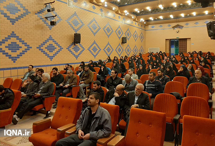 سومین جلسه «تفسیر ترتیبی قرآن» ویژه حفاظ یزدی سومین جلسه «تفسیر ترتیبی قرآن» ویژه حفاظ یزدی
