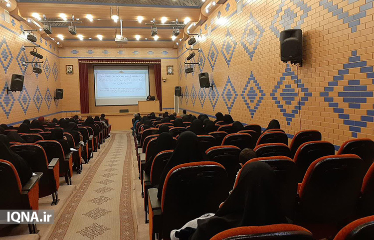 سومین جلسه «تفسیر ترتیبی قرآن» ویژه حفاظ یزدی سومین جلسه «تفسیر ترتیبی قرآن» ویژه حفاظ یزدی