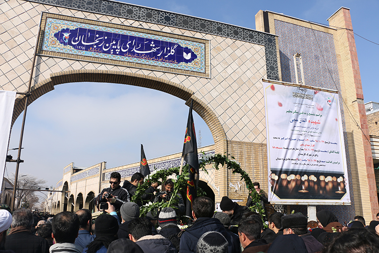 پیکر &laquo;الناز نبیی&raquo; از جانباختگان سانحه هوایی در زنجان تشییع شد