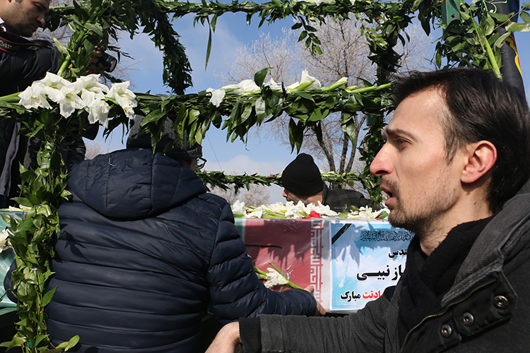 پیکر &laquo;الناز نبیی&raquo; از جانباختگان سانحه هوایی در زنجان تشییع شد