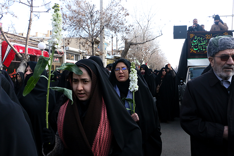 پیکر &laquo;الناز نبیی&raquo; از جانباختگان سانحه هوایی در زنجان تشییع شد