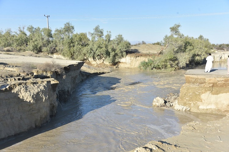 امدادرسانی از زمین و هوا به سیل‌زدگان سیستان‌وبلوچستان