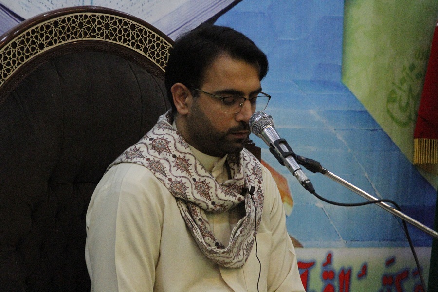 محفل انس با قرآن با یاد سردار شهید حاج قاسم سلیمانی در روستای دینارآباد برگزار شد