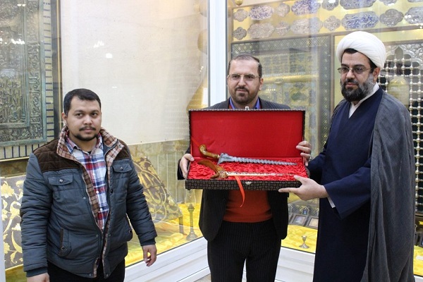 اهدای شمشیر قدرت اندونزی به آستان مقدس کریمه اهل بیت(س)
